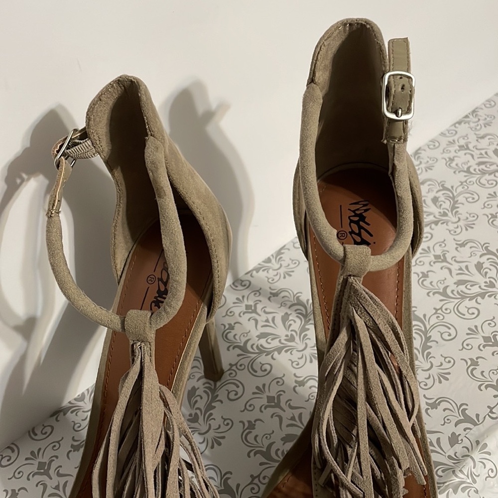 Mossimo heeled  suede sandals. - Picture 3 of 9